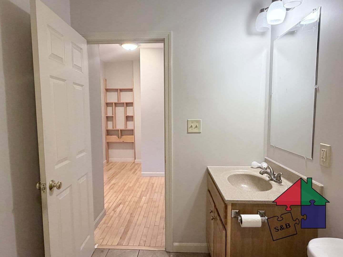 East Barre Apartment: 159 Mill St