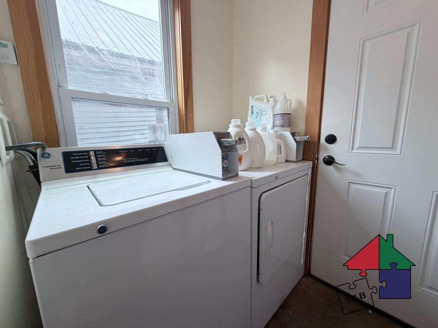 Montpelier Apartment: 7 Winter St.