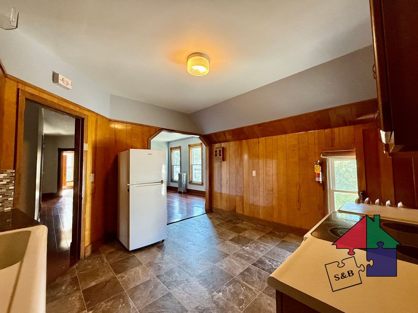 Barre Apartment: 19 College St