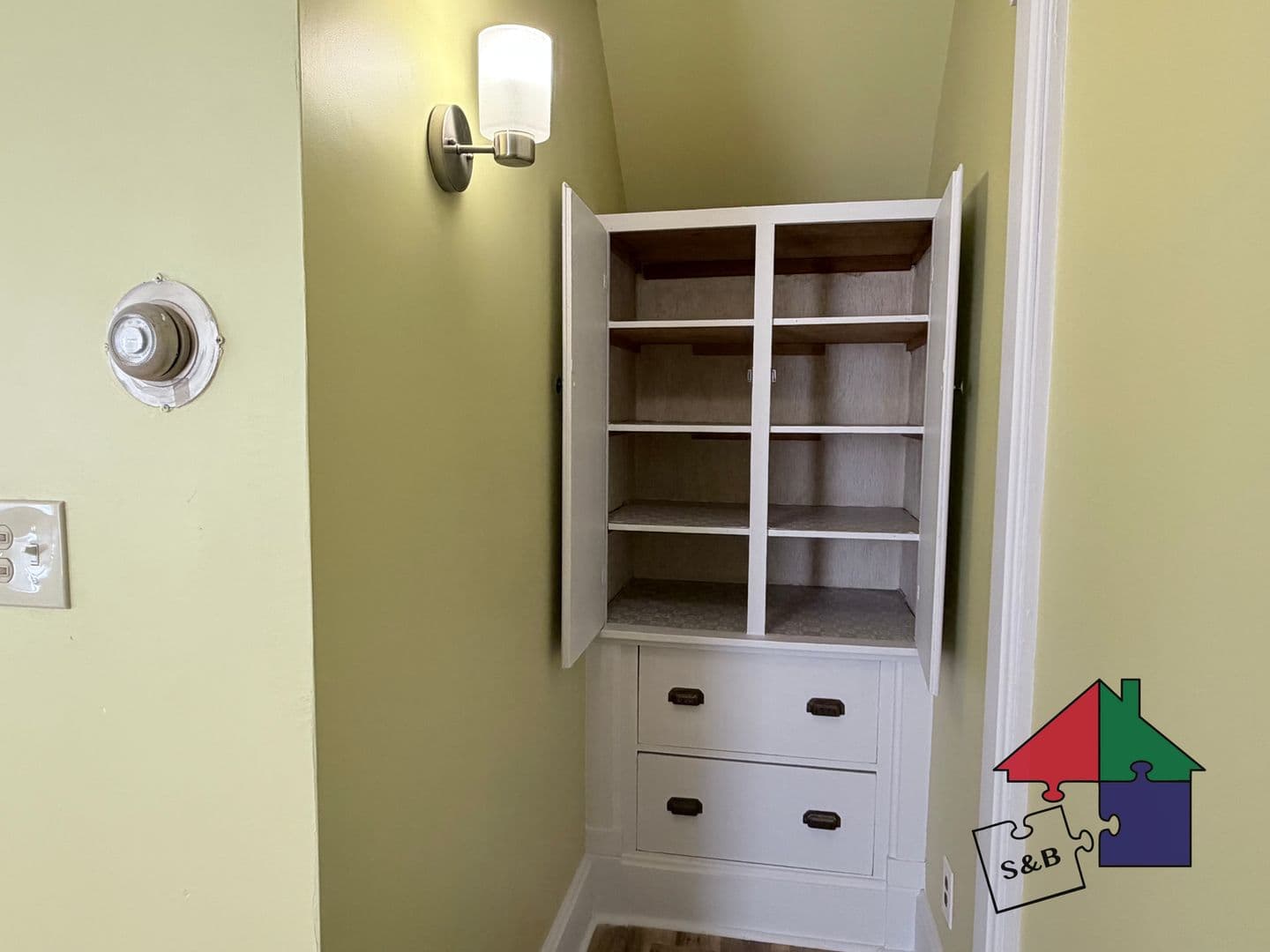 Barre Apartment: 8 North St