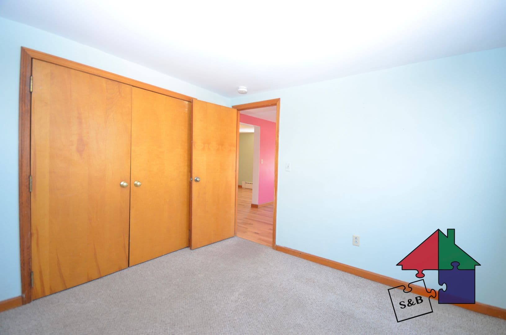 Burlington Apartment: 109 Maple St.