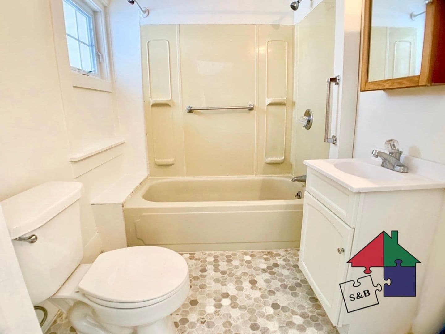 Montpelier Apartment: 300 Elm St