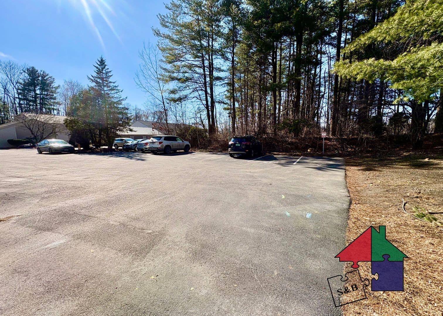 Shelburne Apartment: 276 Locust Hill