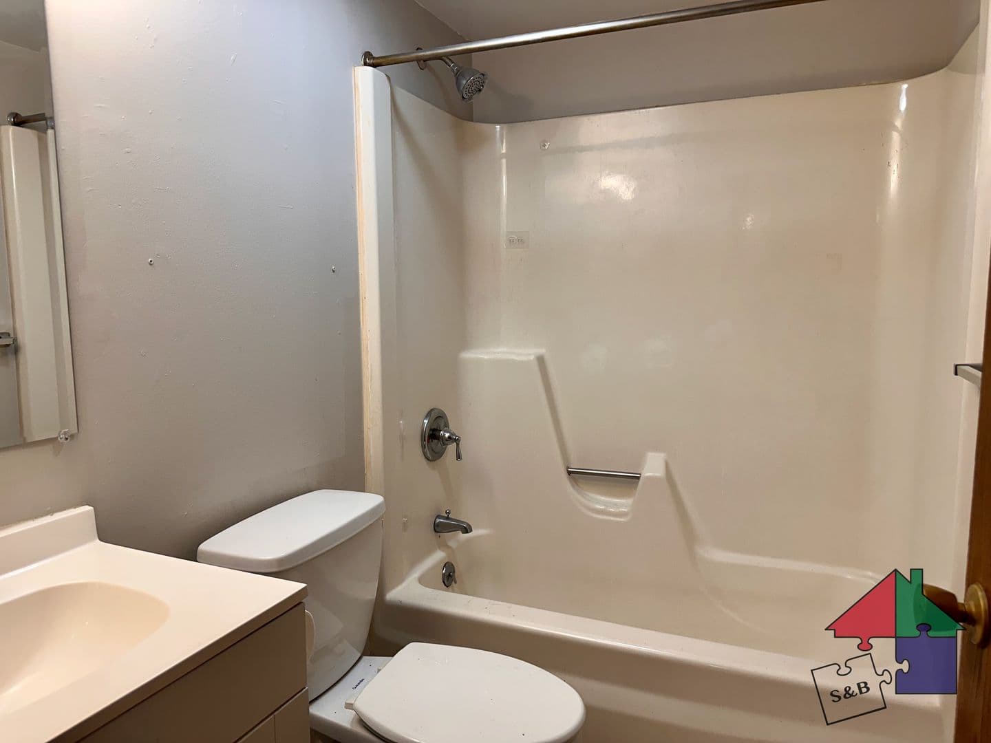 Barre Apartment: 13-17 Warren St