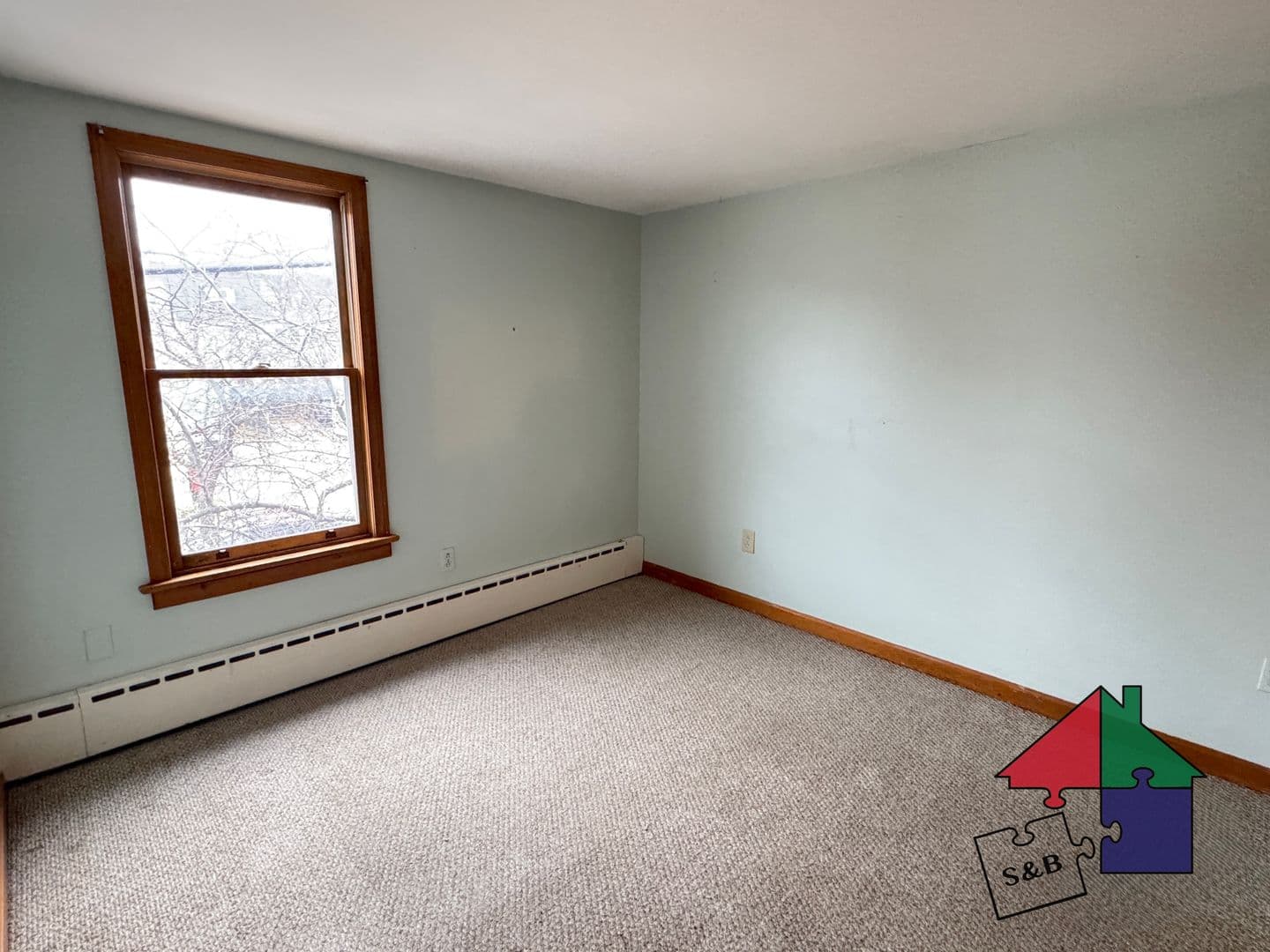 Burlington Apartment: 109 Maple St.