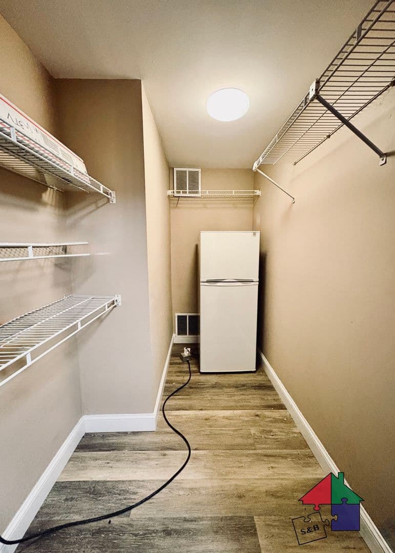 Shelburne Apartment: 276 Locust Hill