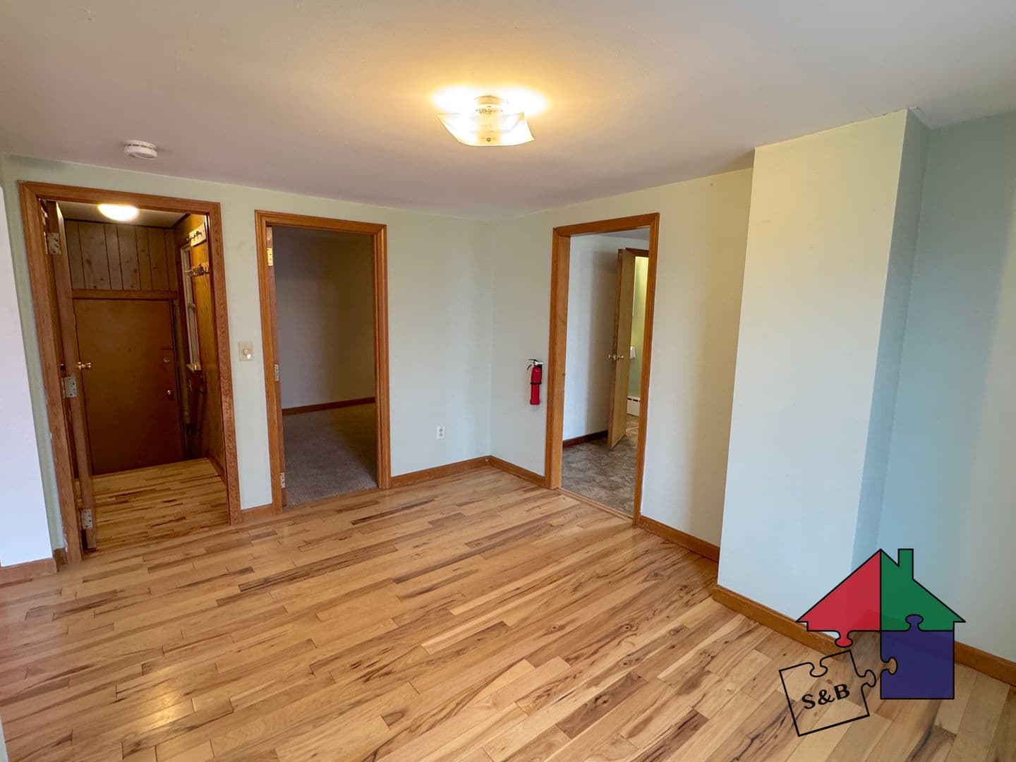 Burlington Apartment: 109 Maple St.