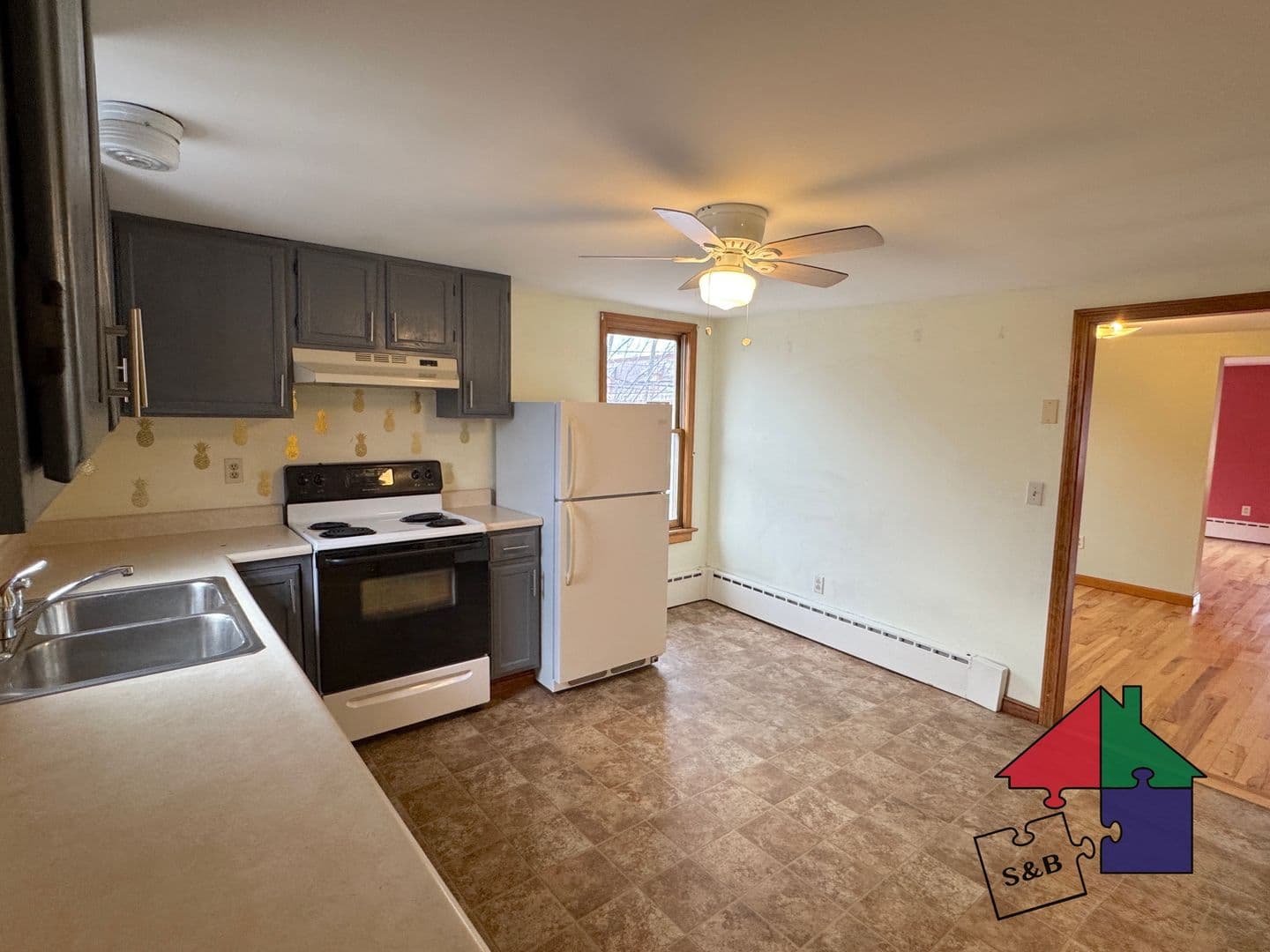 Burlington Apartment: 109 Maple St.