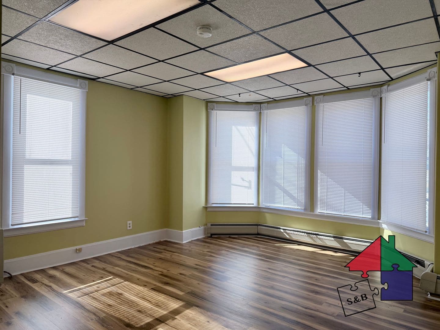 Barre Apartment: 8 North St
