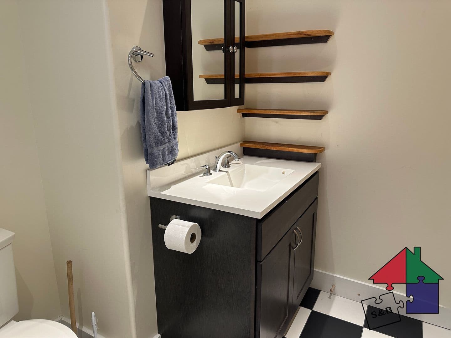 Montpelier Apartment: 27 School St