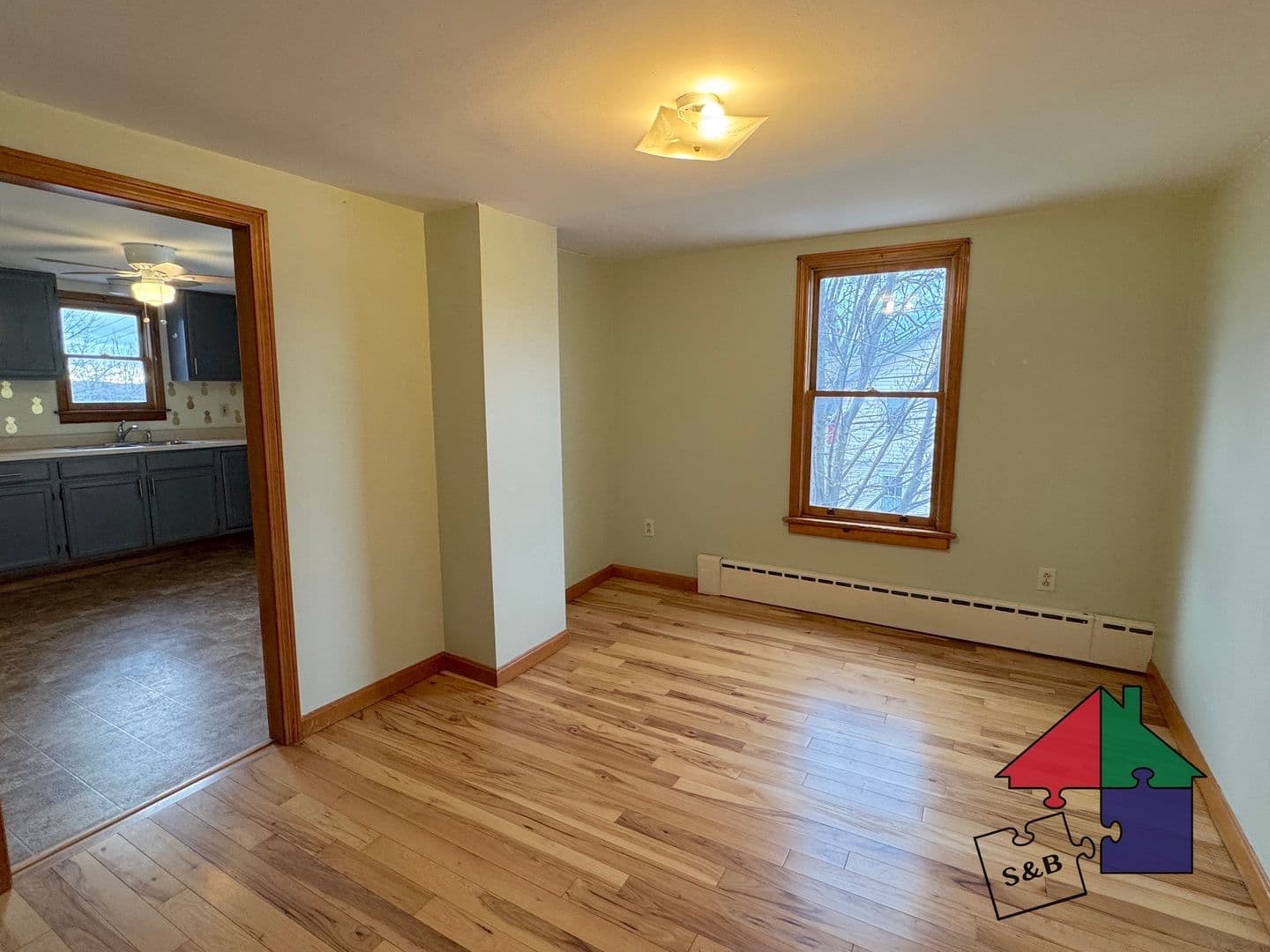 Burlington Apartment: 109 Maple St.