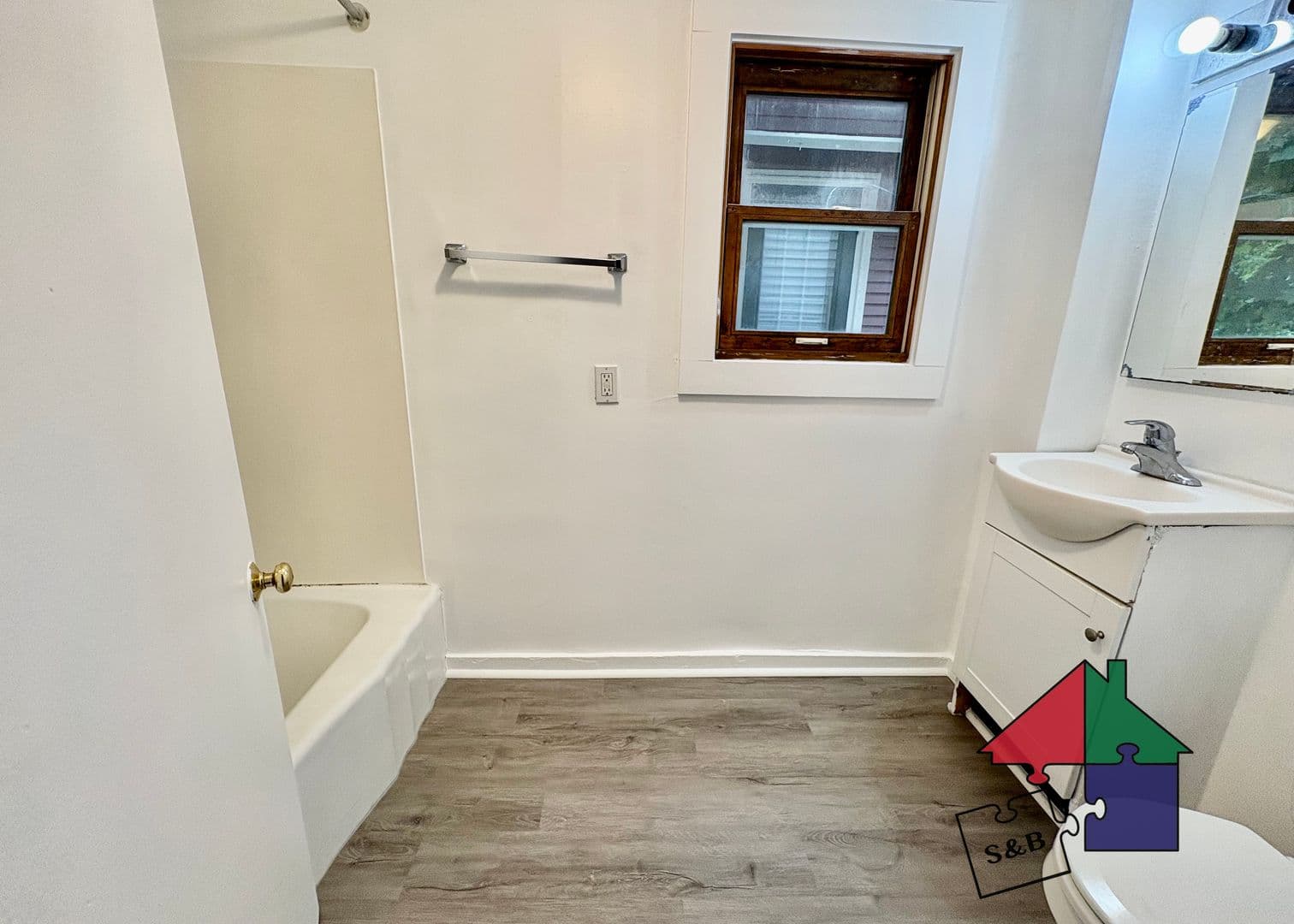 Burlington Apartment: 214-216 Pine St