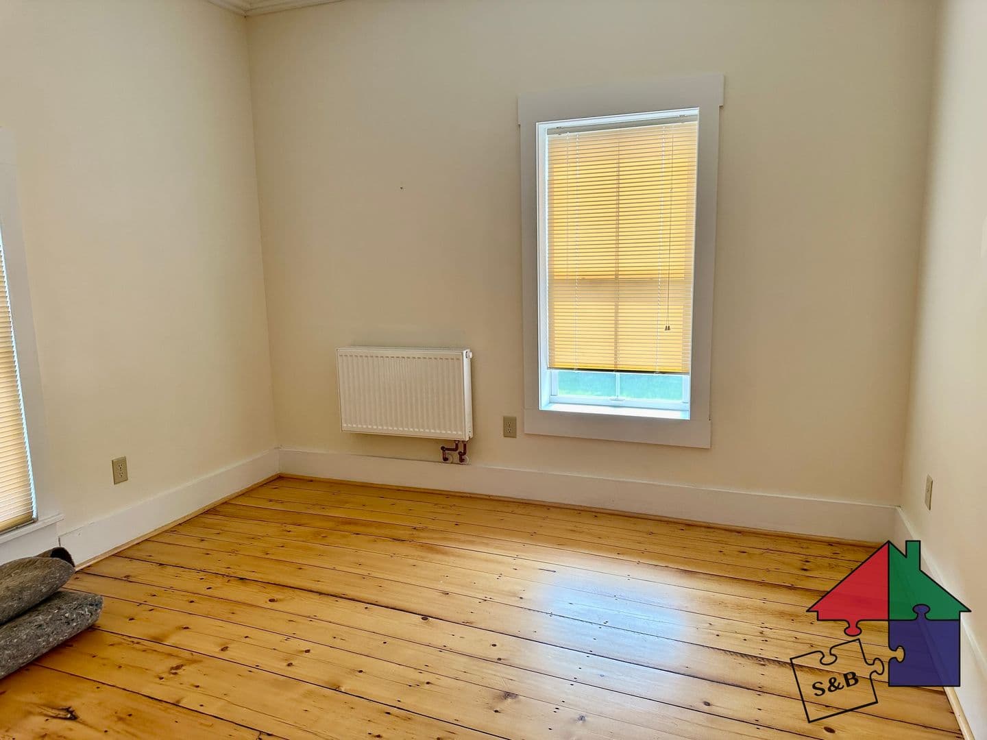Montpelier Apartment: 27 School St