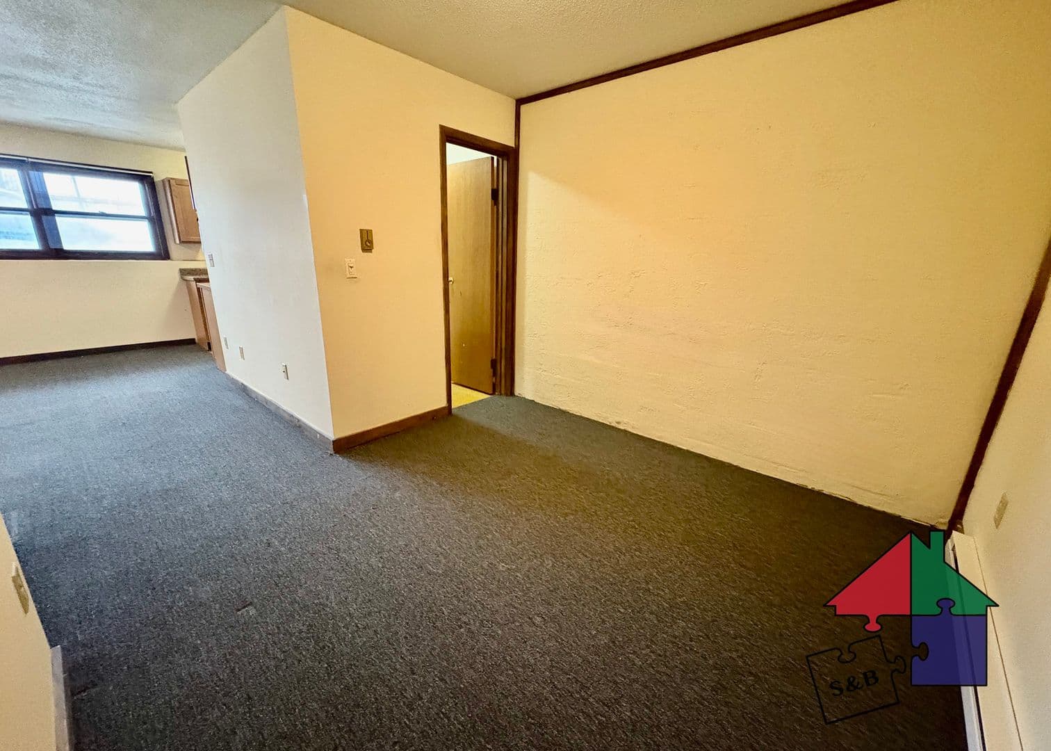 South Burlington Apartment: 833 Queen City Park Rd.
