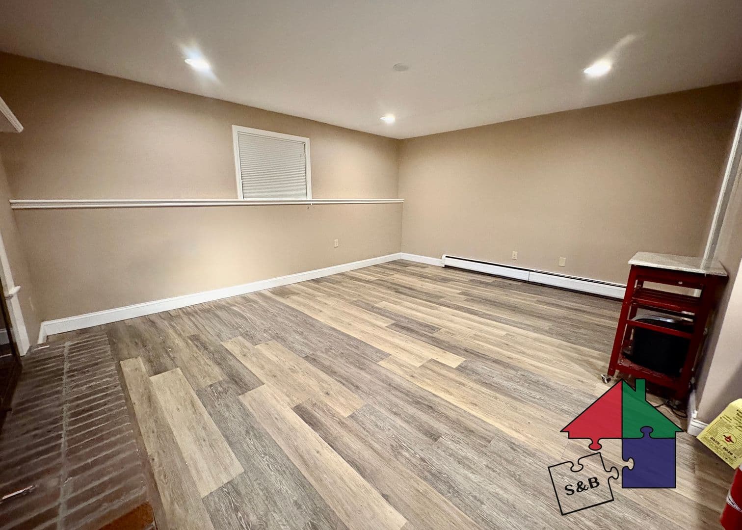 Shelburne Apartment: 276 Locust Hill