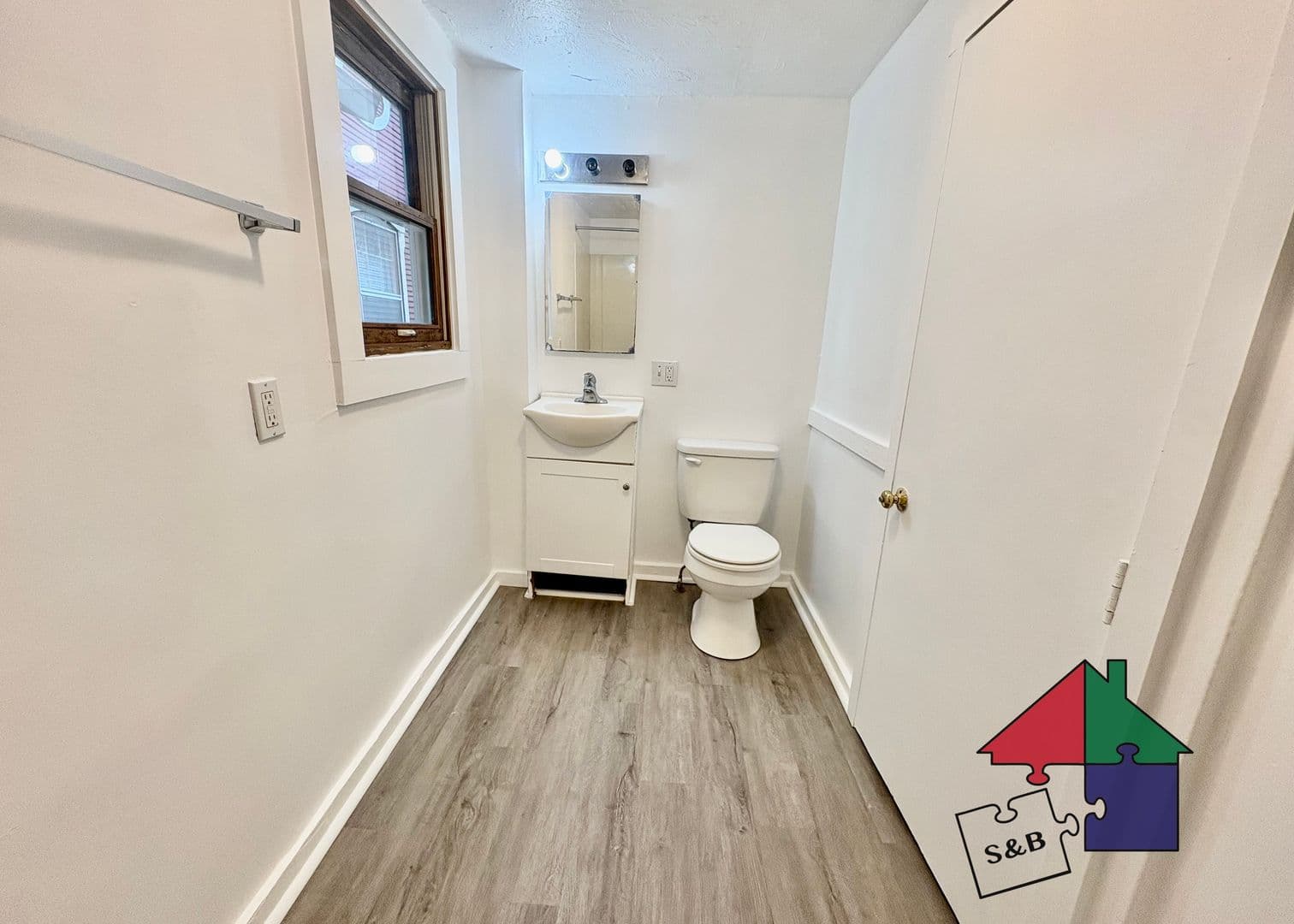 Burlington Apartment: 214-216 Pine St