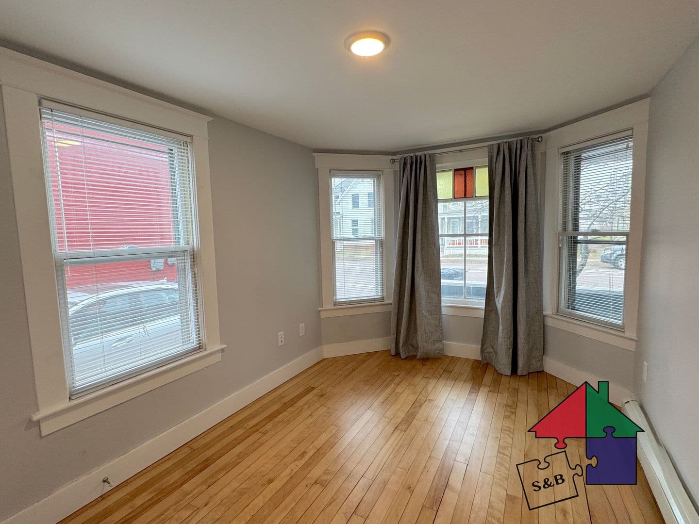 Burlington Apartment: 166 N. Winooski Ave