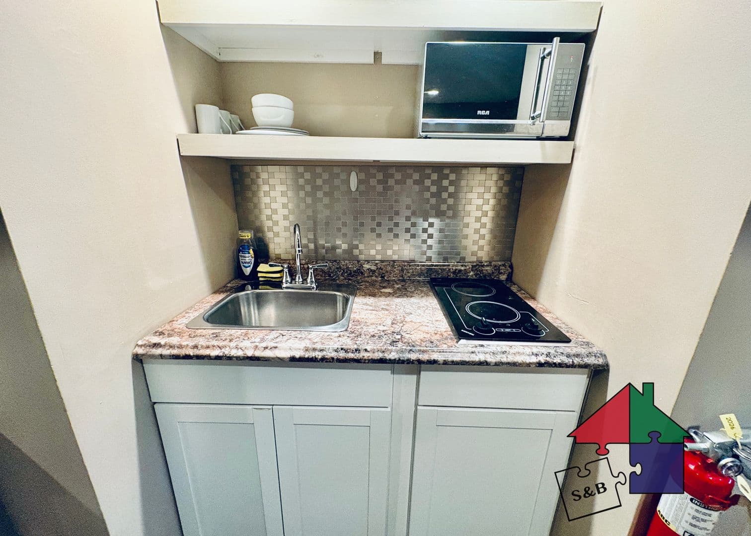 Shelburne Apartment: 276 Locust Hill