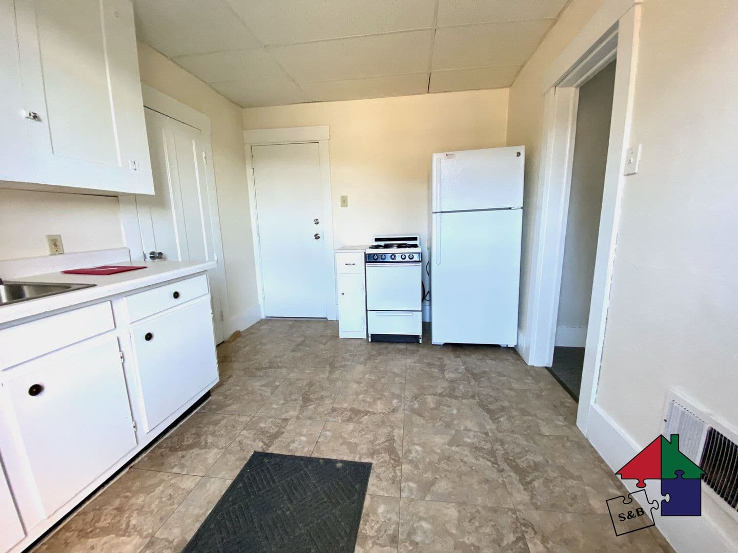 Barre Apartment: 21 Highland Ave