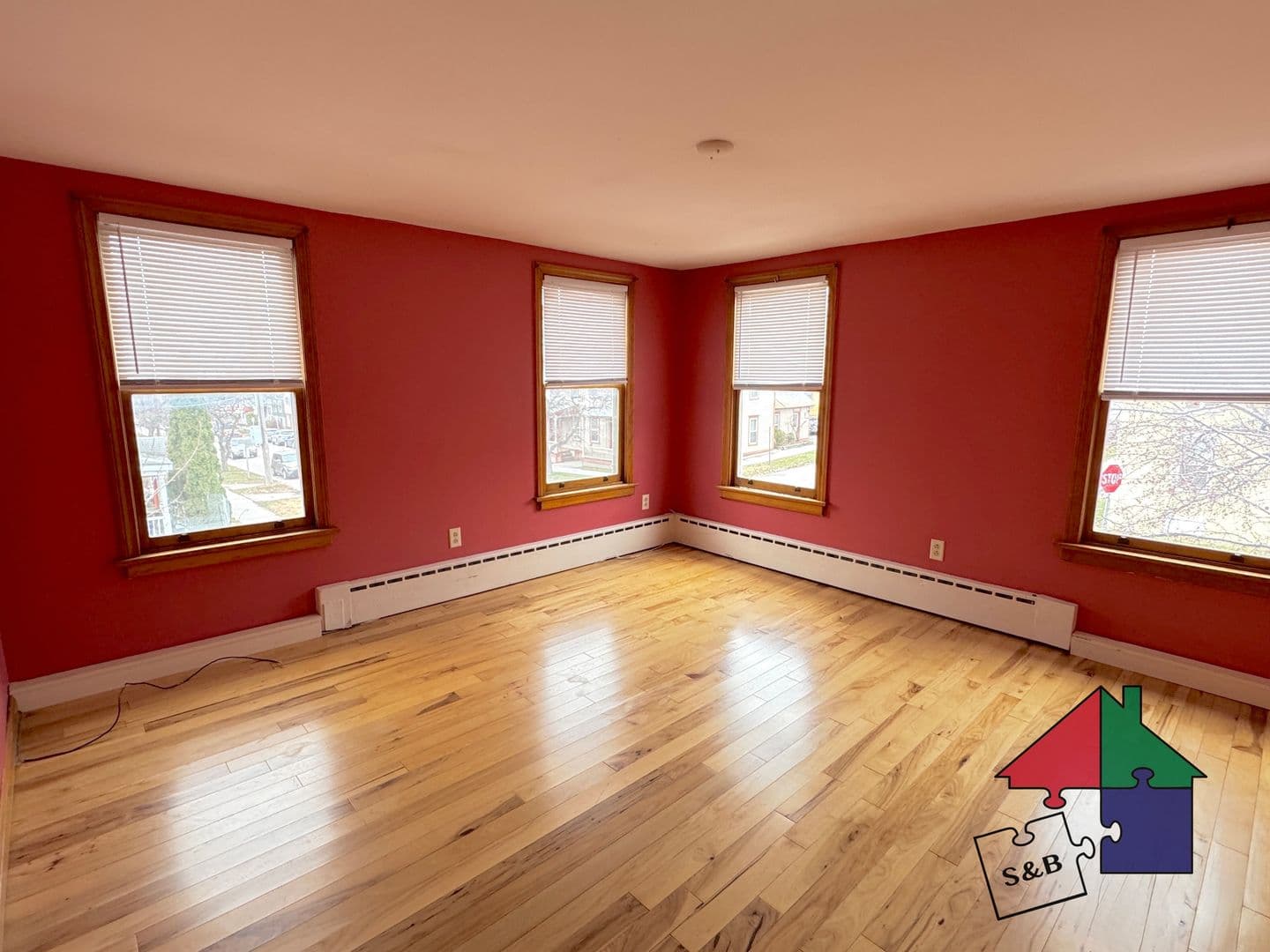Burlington Apartment: 109 Maple St.