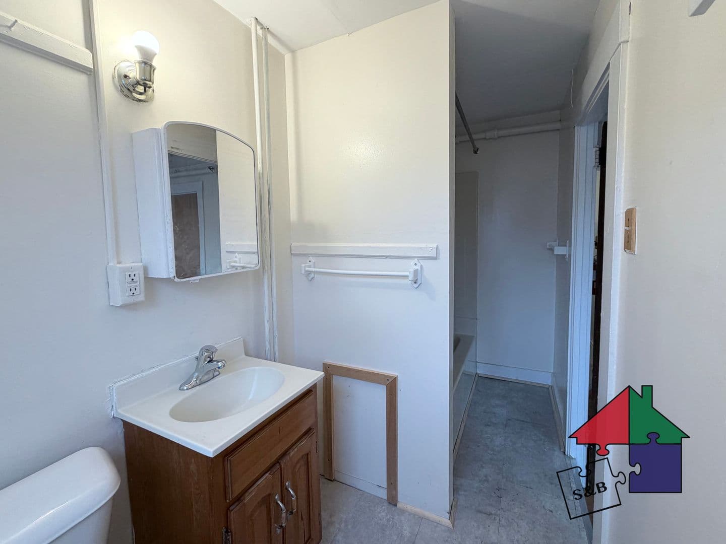 Northfield Apartment: 28 North Main St