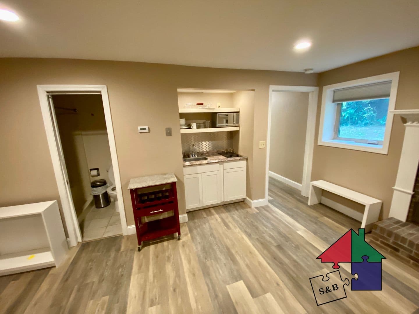 Shelburne Apartment: 276 Locust Hill