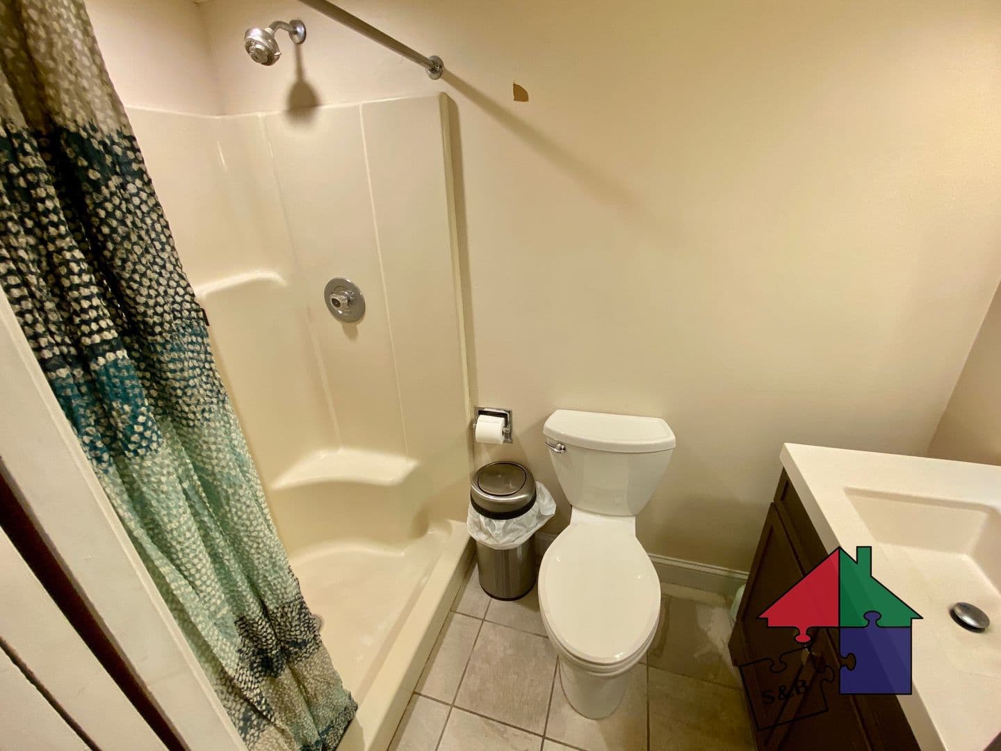 Shelburne Apartment: 276 Locust Hill