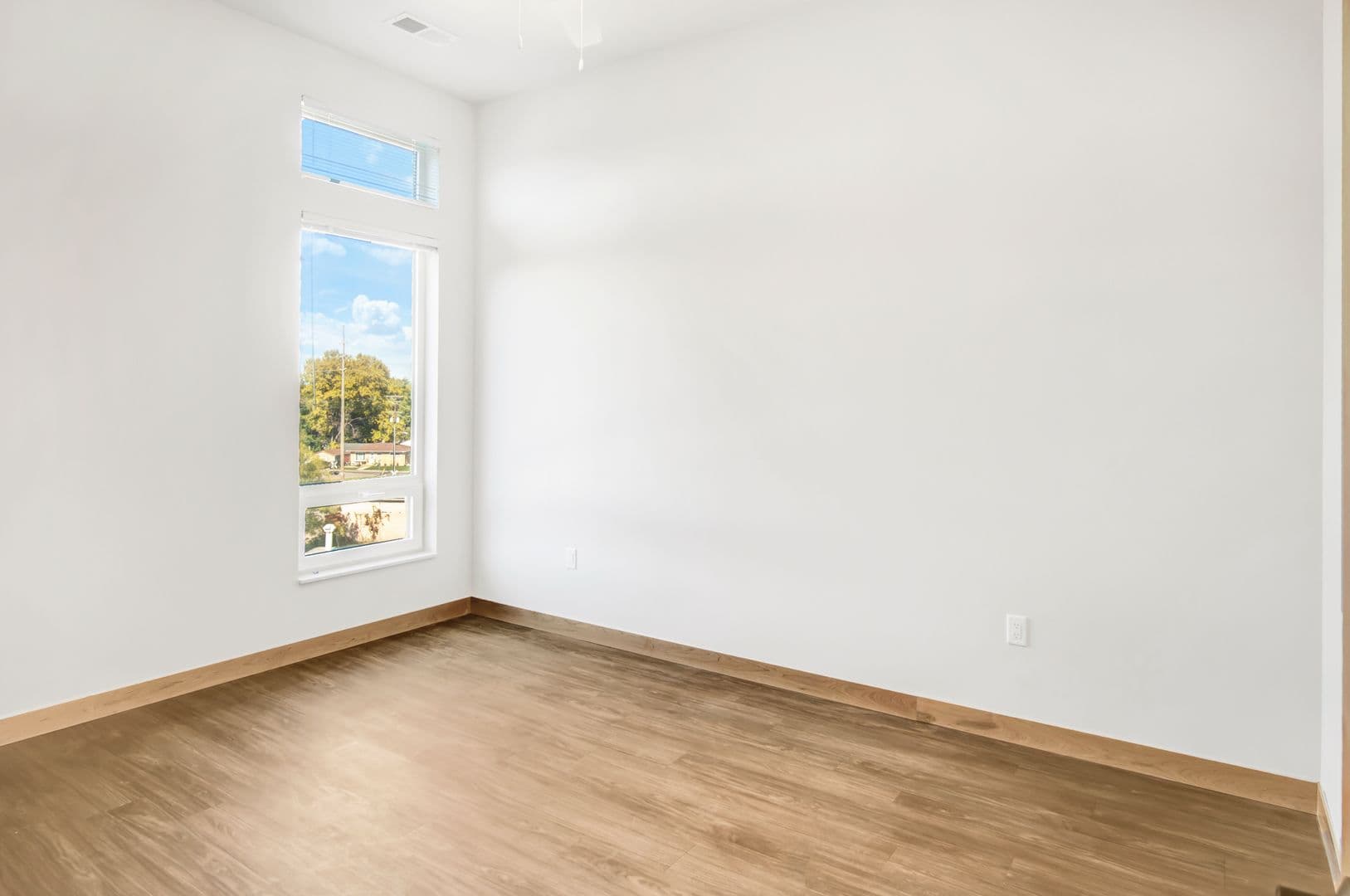 Madison Apartment: 215 N. Fair Oaks Ave.