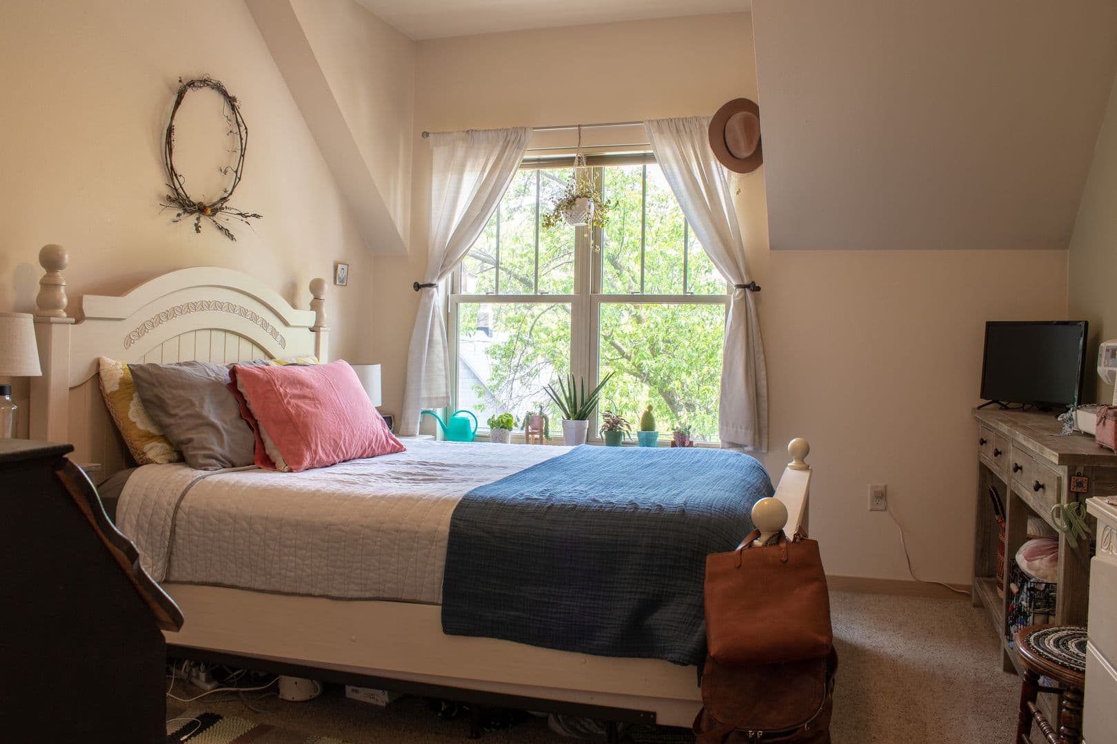 Madison Apartment: 614 E Johnson St.