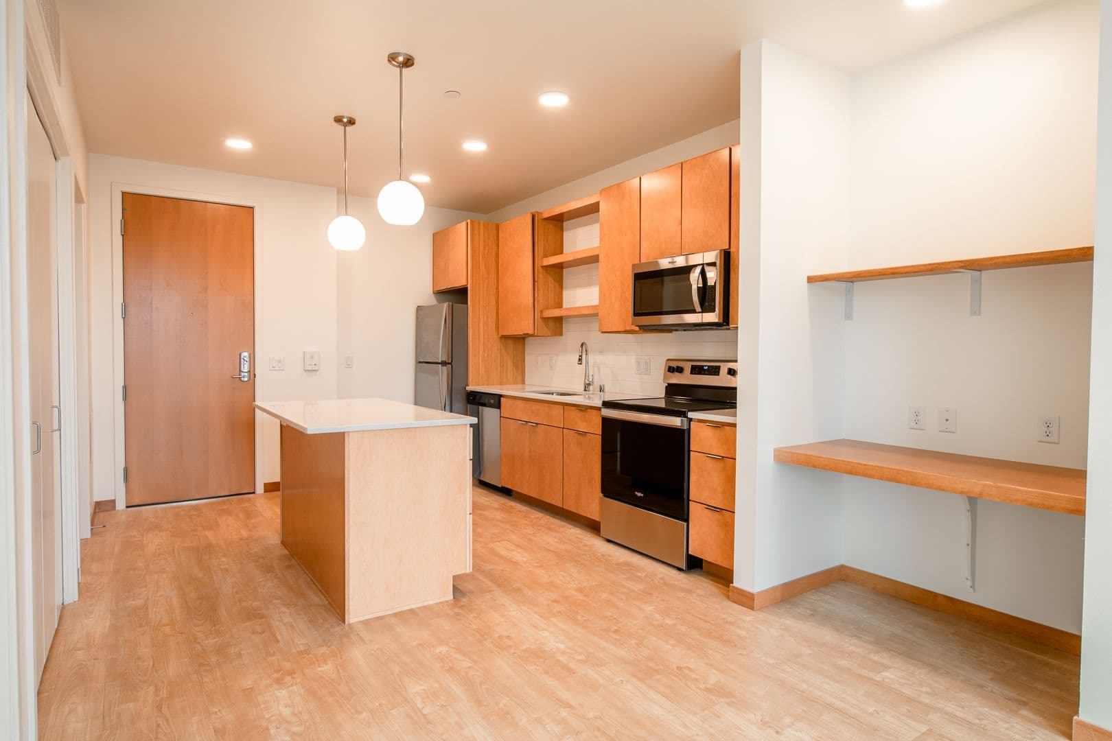 Madison Apartment: Ella