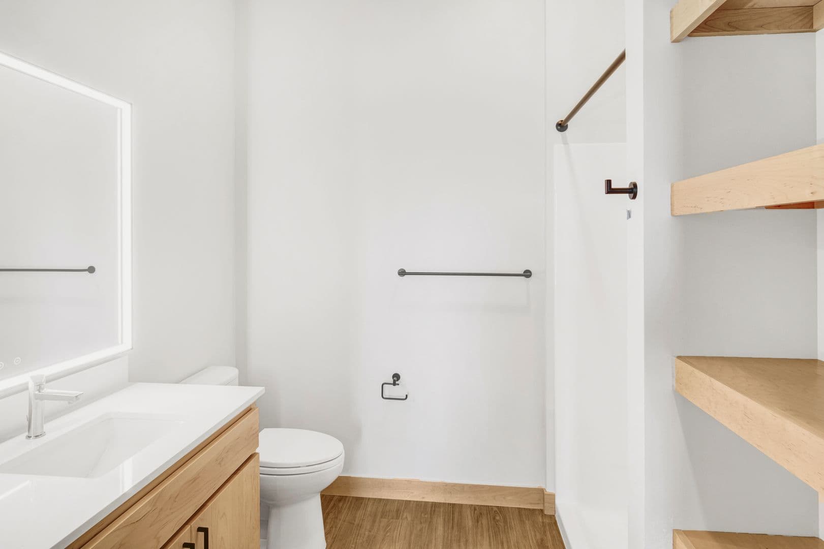 Madison Apartment: 215 N. Fair Oaks Ave.