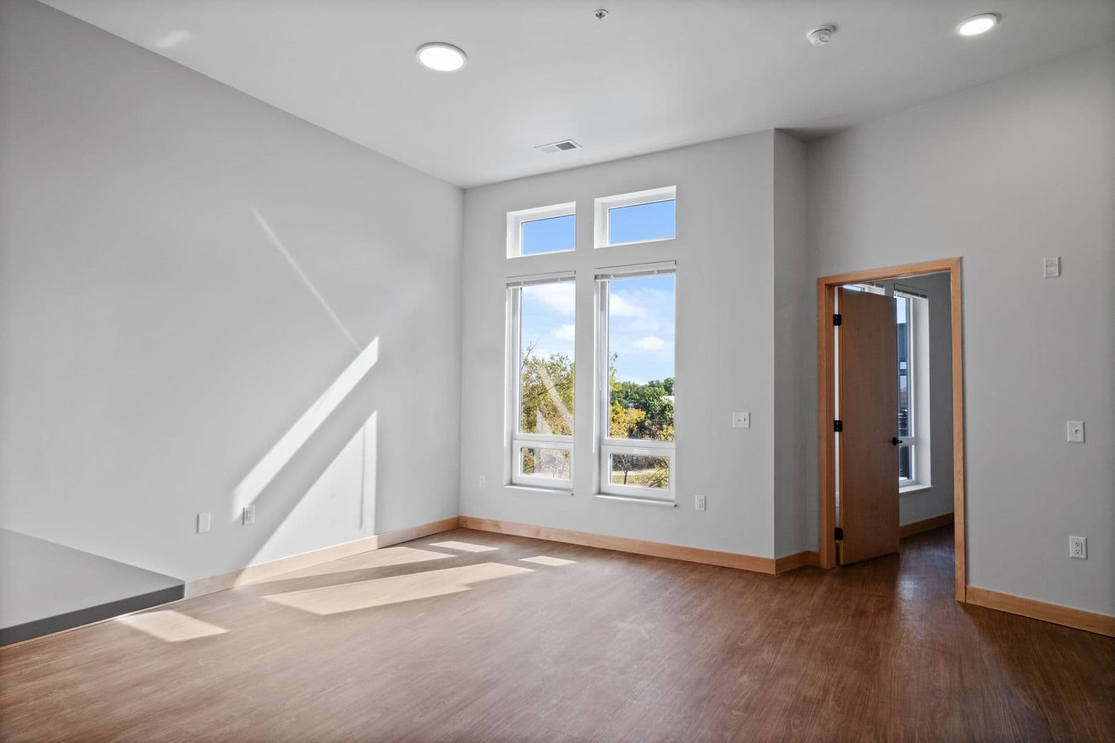 Madison Apartment: 215 N. Fair Oaks Ave.
