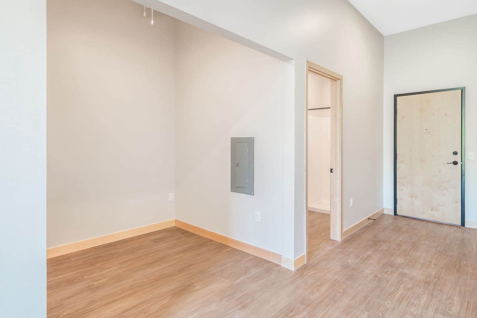 Madison Apartment: 215 N. Fair Oaks Ave.