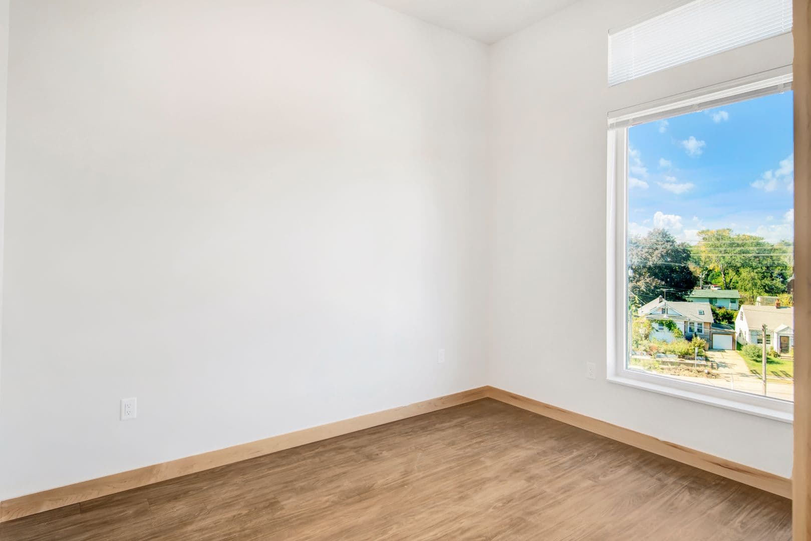Madison Apartment: 215 N. Fair Oaks Ave.