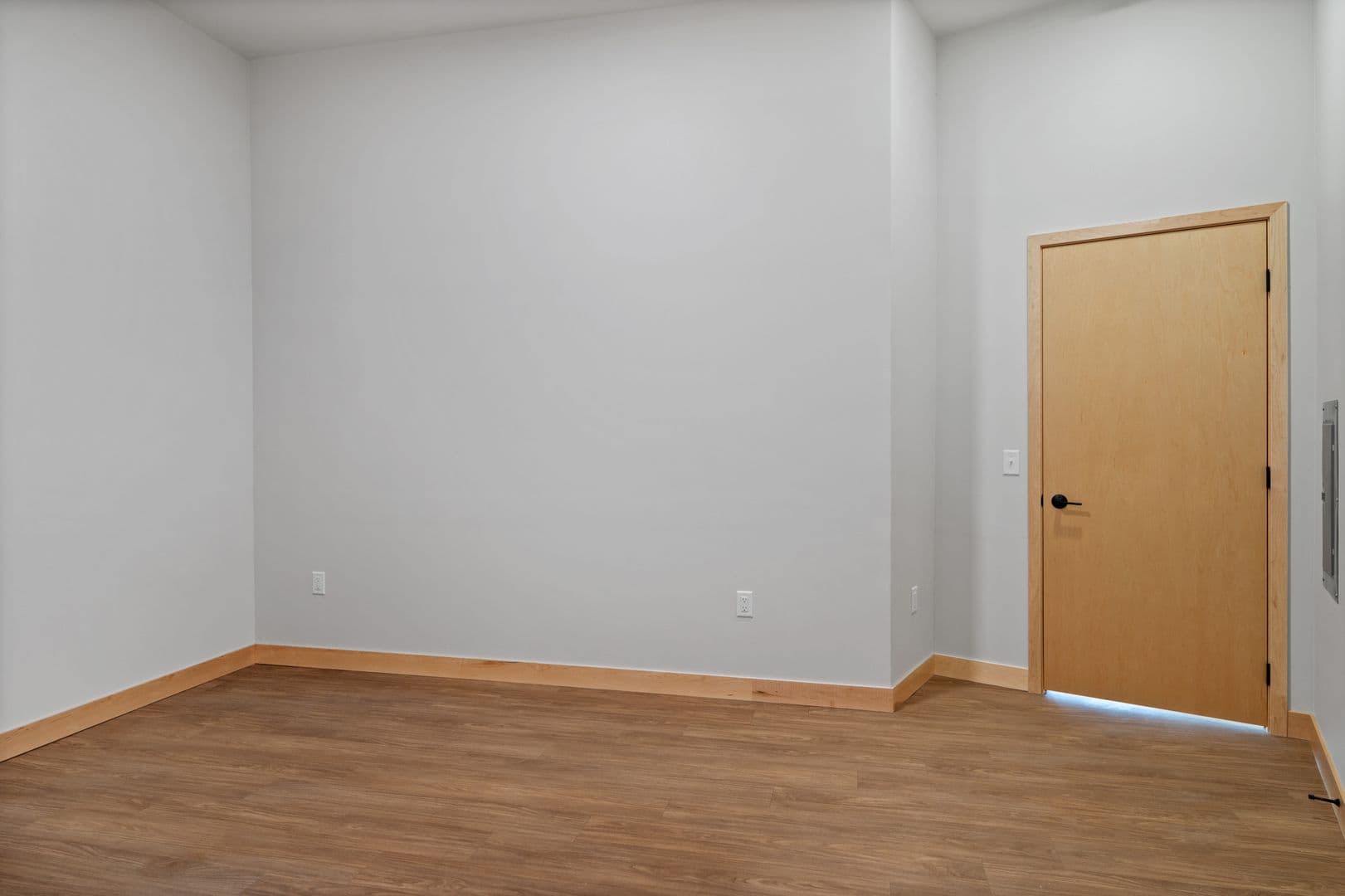 Madison Apartment: 215 N. Fair Oaks Ave.