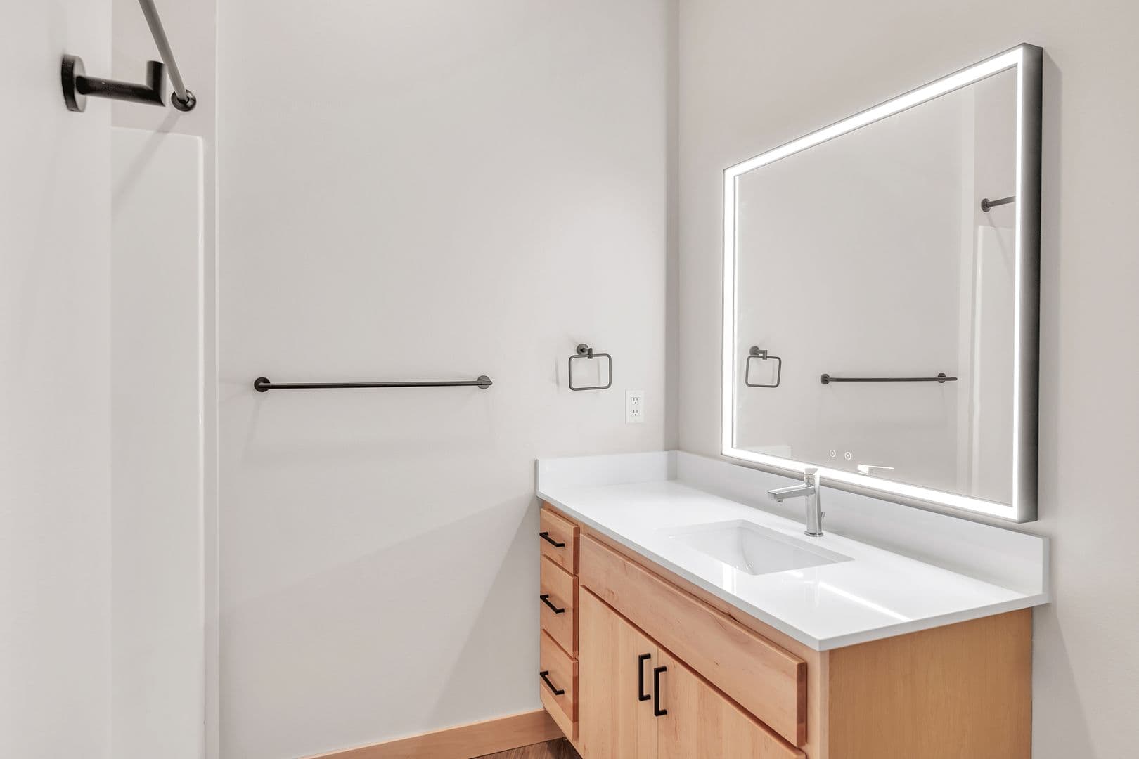 Madison Apartment: 215 N. Fair Oaks Ave.
