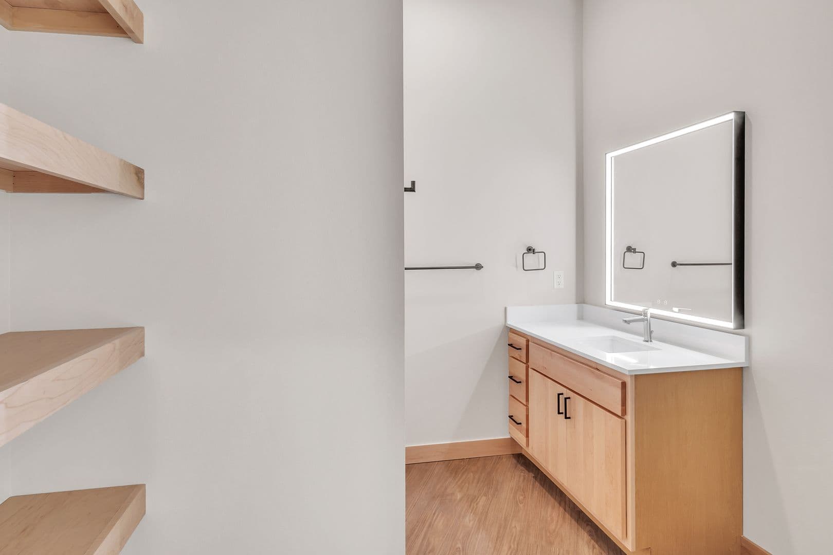 Madison Apartment: 215 N. Fair Oaks Ave.
