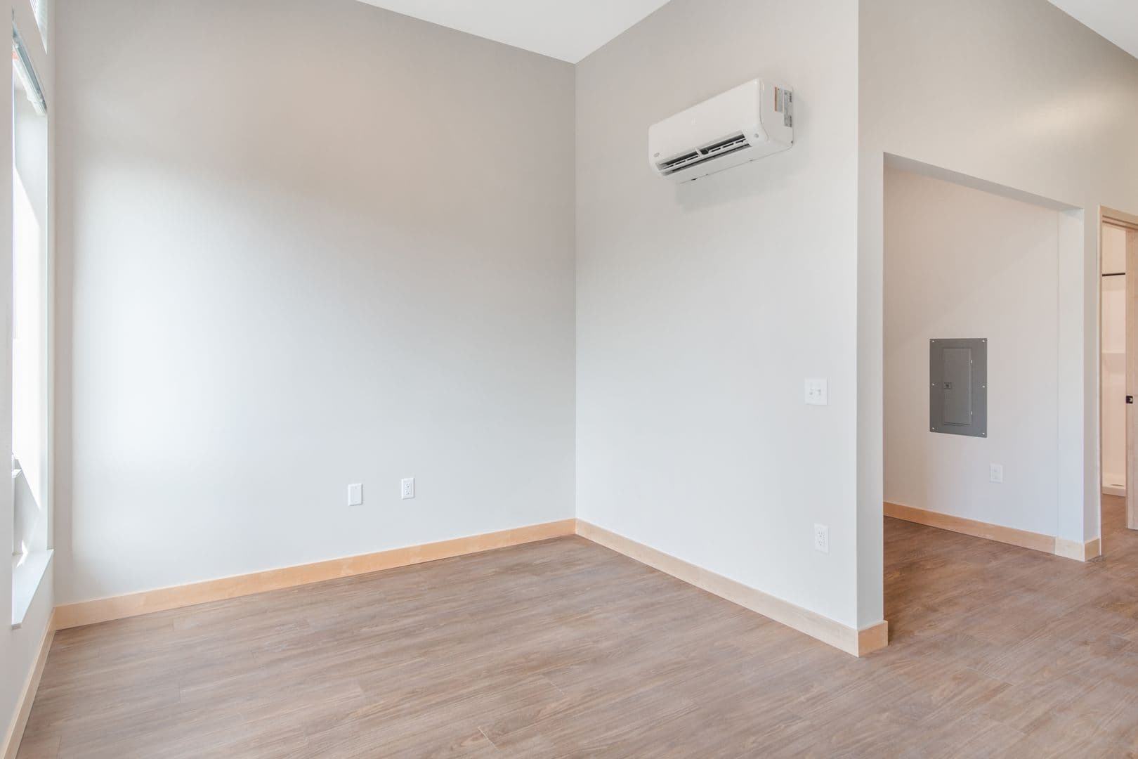 Madison Apartment: 215 N. Fair Oaks Ave.