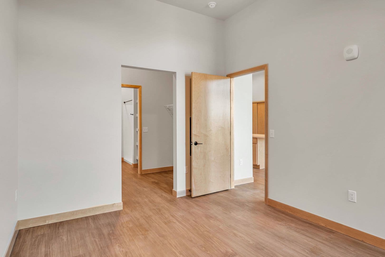 Madison Apartment: 215 N. Fair Oaks Ave.