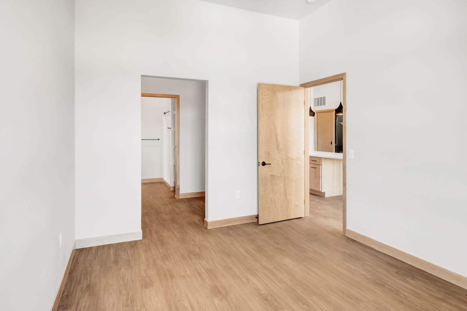 Madison Apartment: 215 N. Fair Oaks Ave.