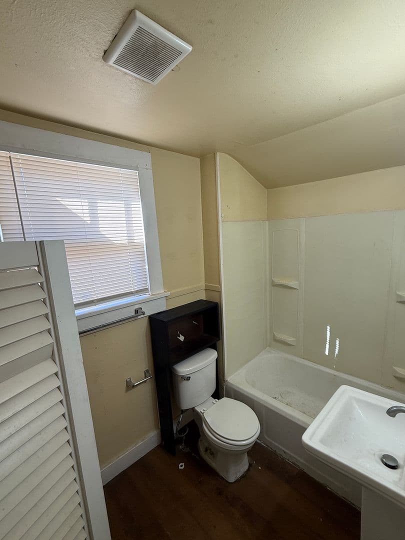 Lubbock House: 2319 15th Street Front