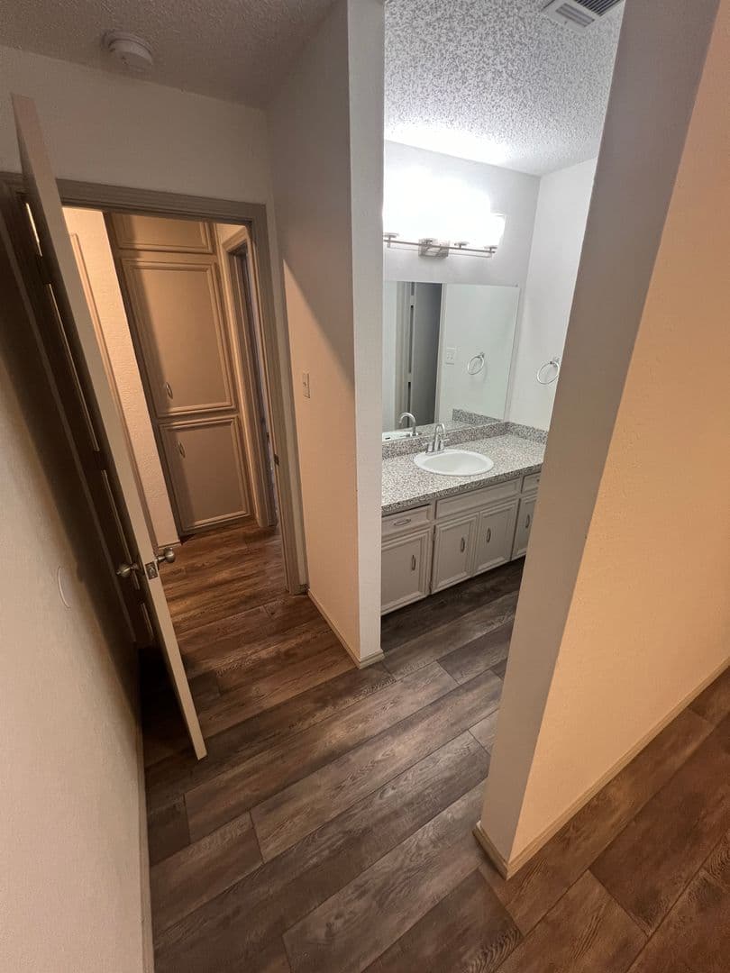 Lubbock House: 2218 86th Street