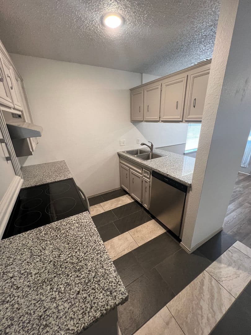 Lubbock House: 2218 86th Street