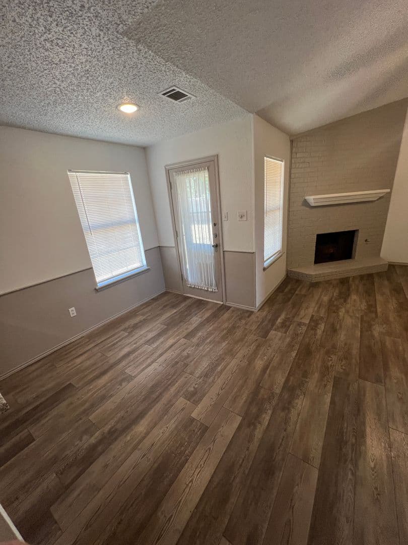 Lubbock House: 2218 86th Street