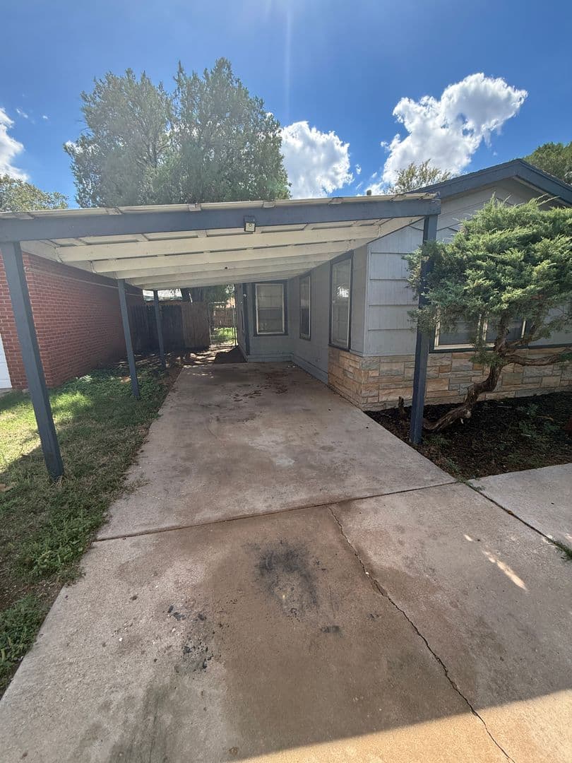Lubbock House: 4003 33rd Street