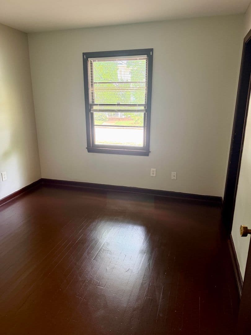 Greenville Apartment: 298 Nichol Street