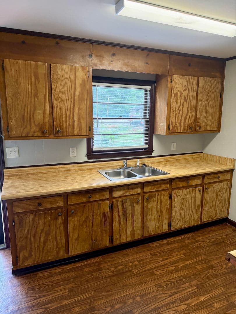 Greenville Apartment: 298 Nichol Street