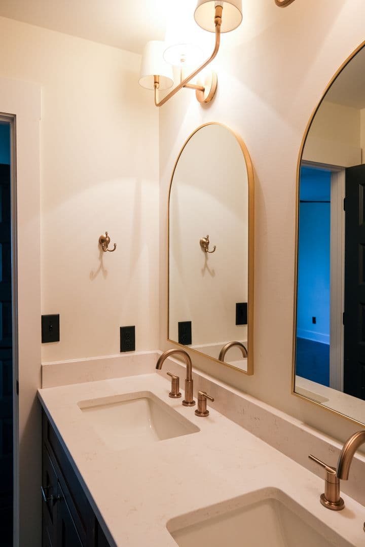Greenville House: 9 Stall Street
