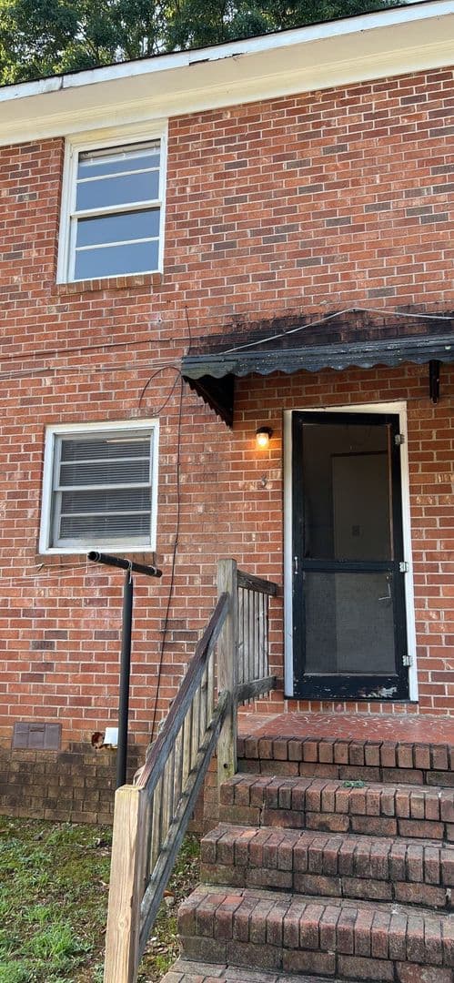 Greenville Apartment: 298 Nichol Street