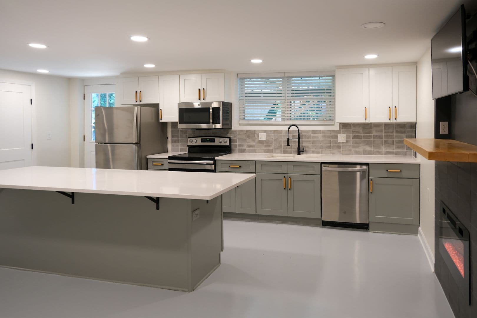 Greenville Apartment: 27 Swanson Court
